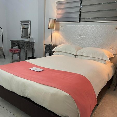 Sunbloom Beachfront Hotel And Restaurant Zambales Sinabacan Екстер'єр фото