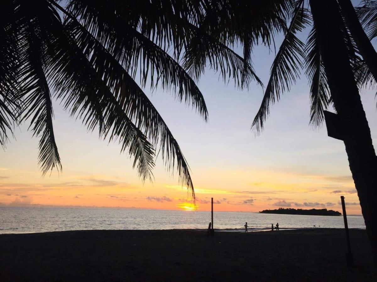 Sunbloom Beachfront Hotel And Restaurant Zambales Sinabacan Екстер'єр фото