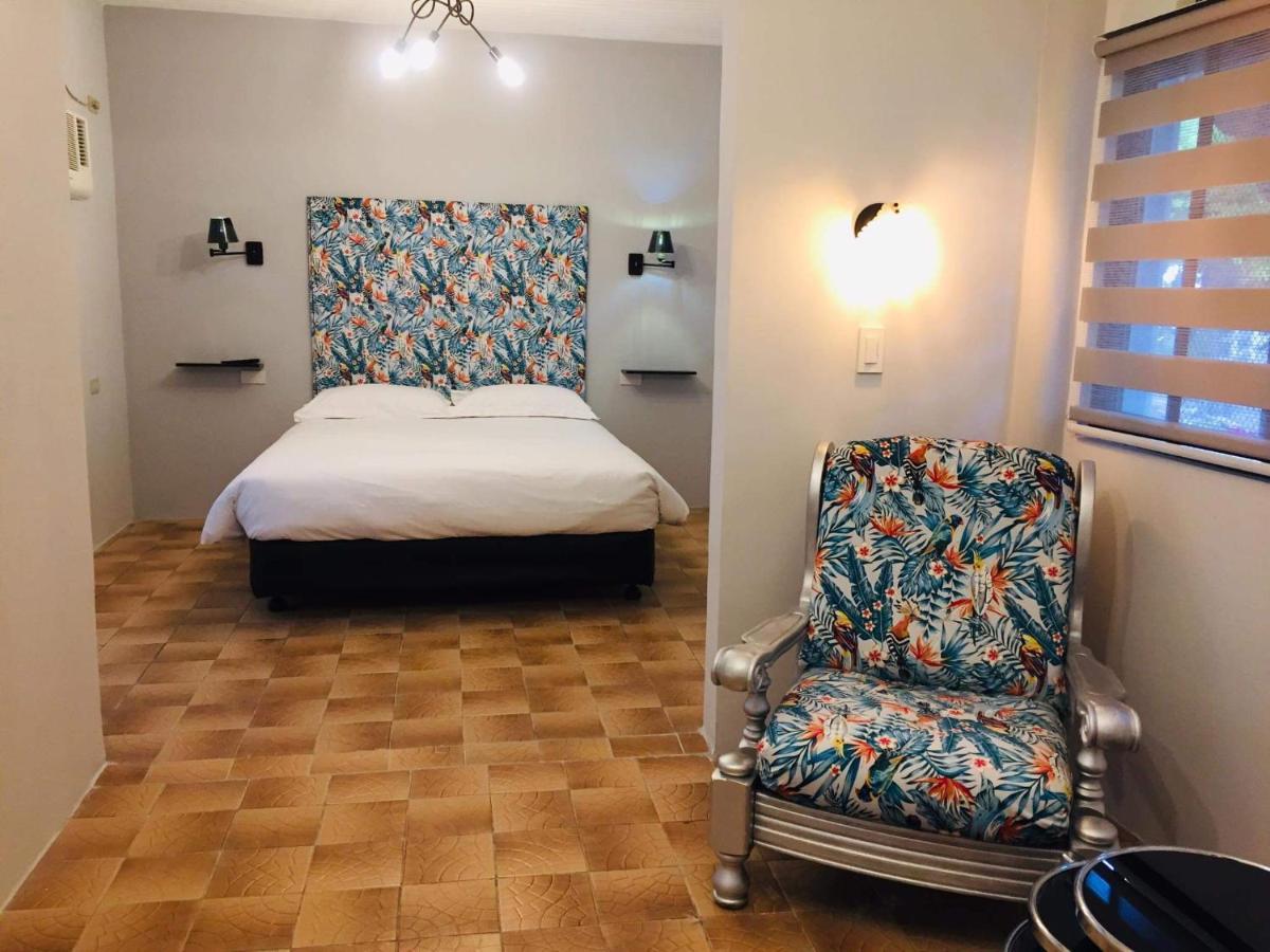 Sunbloom Beachfront Hotel And Restaurant Zambales Sinabacan Екстер'єр фото