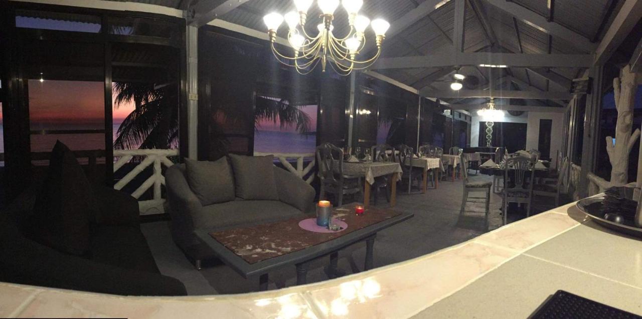 Sunbloom Beachfront Hotel And Restaurant Zambales Sinabacan Екстер'єр фото