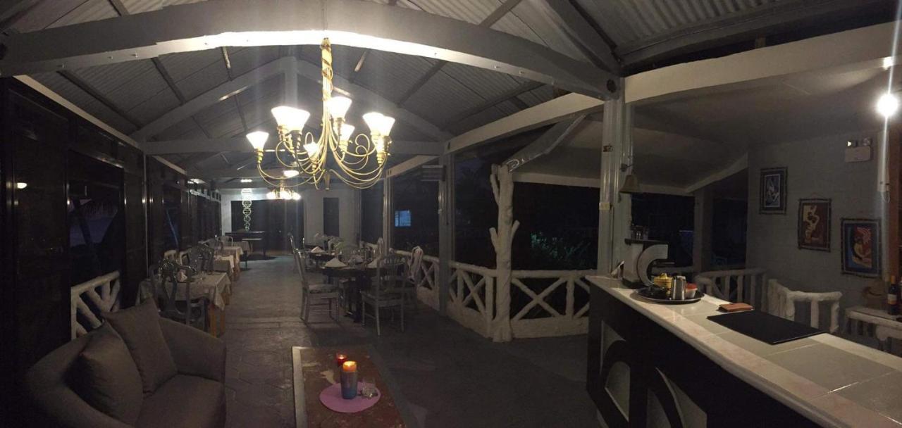 Sunbloom Beachfront Hotel And Restaurant Zambales Sinabacan Екстер'єр фото
