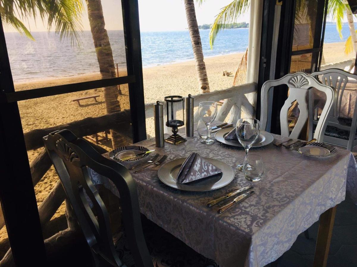 Sunbloom Beachfront Hotel And Restaurant Zambales Sinabacan Екстер'єр фото