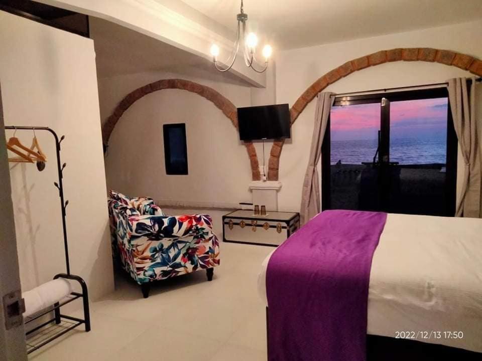 Sunbloom Beachfront Hotel And Restaurant Zambales Sinabacan Екстер'єр фото