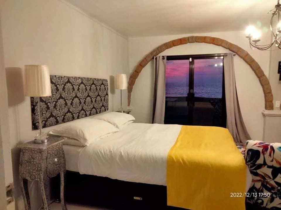 Sunbloom Beachfront Hotel And Restaurant Zambales Sinabacan Екстер'єр фото