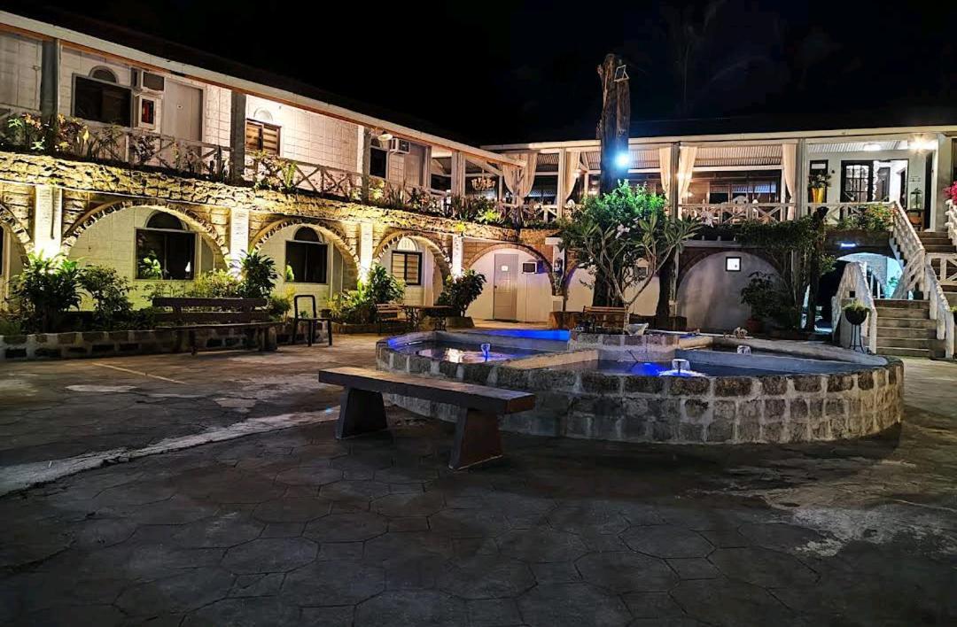 Sunbloom Beachfront Hotel And Restaurant Zambales Sinabacan Екстер'єр фото