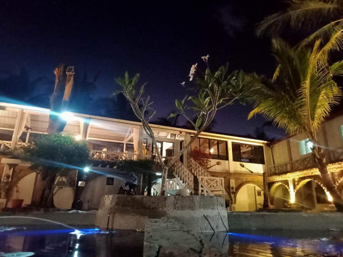 Sunbloom Beachfront Hotel And Restaurant Zambales Sinabacan Екстер'єр фото