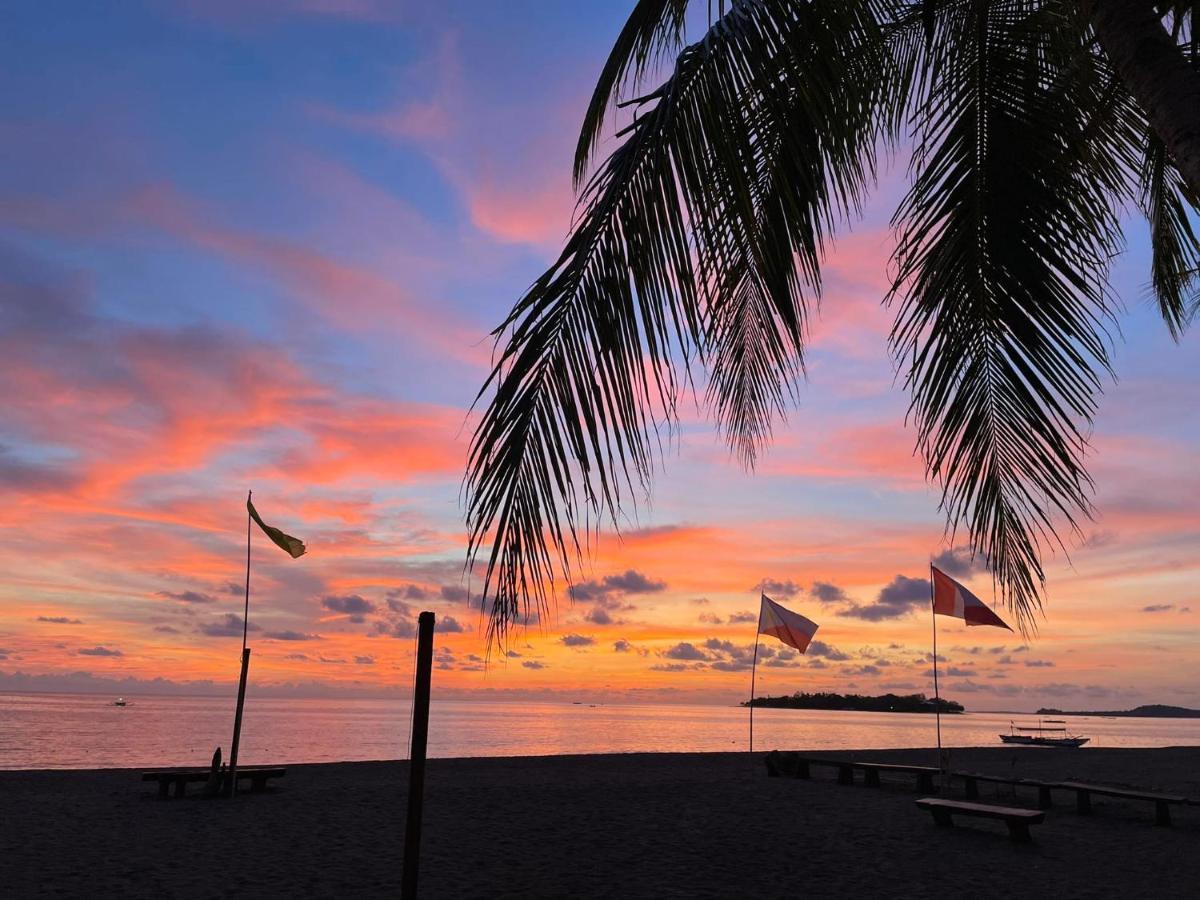 Sunbloom Beachfront Hotel And Restaurant Zambales Sinabacan Екстер'єр фото