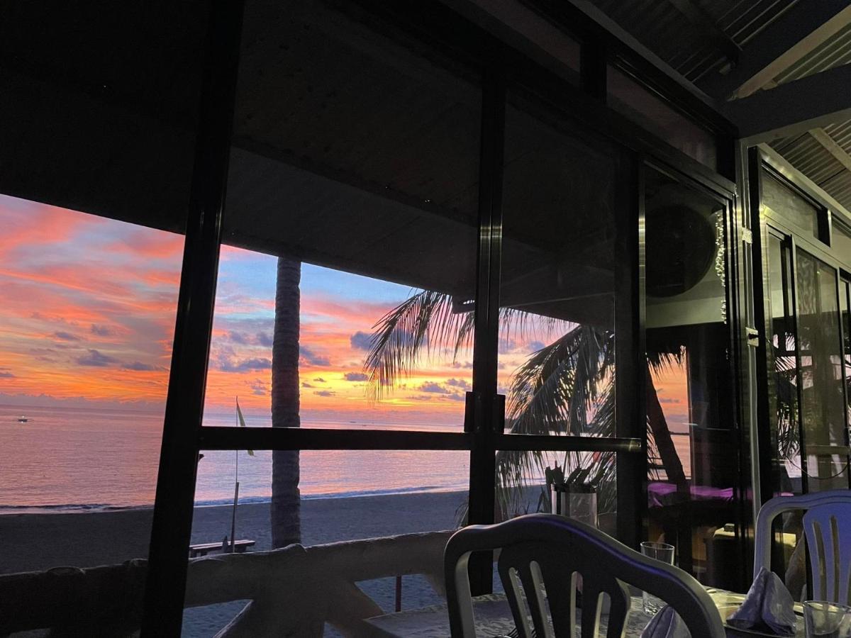 Sunbloom Beachfront Hotel And Restaurant Zambales Sinabacan Екстер'єр фото