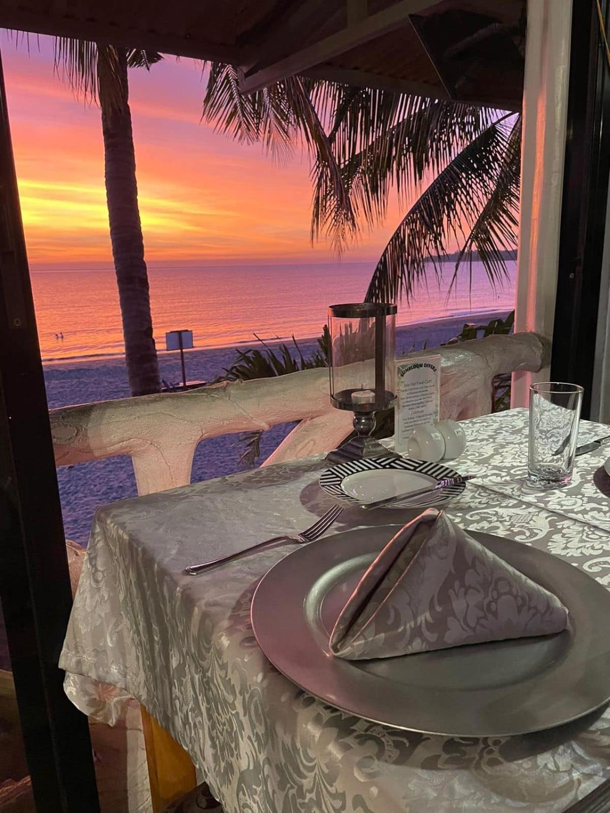 Sunbloom Beachfront Hotel And Restaurant Zambales Sinabacan Екстер'єр фото